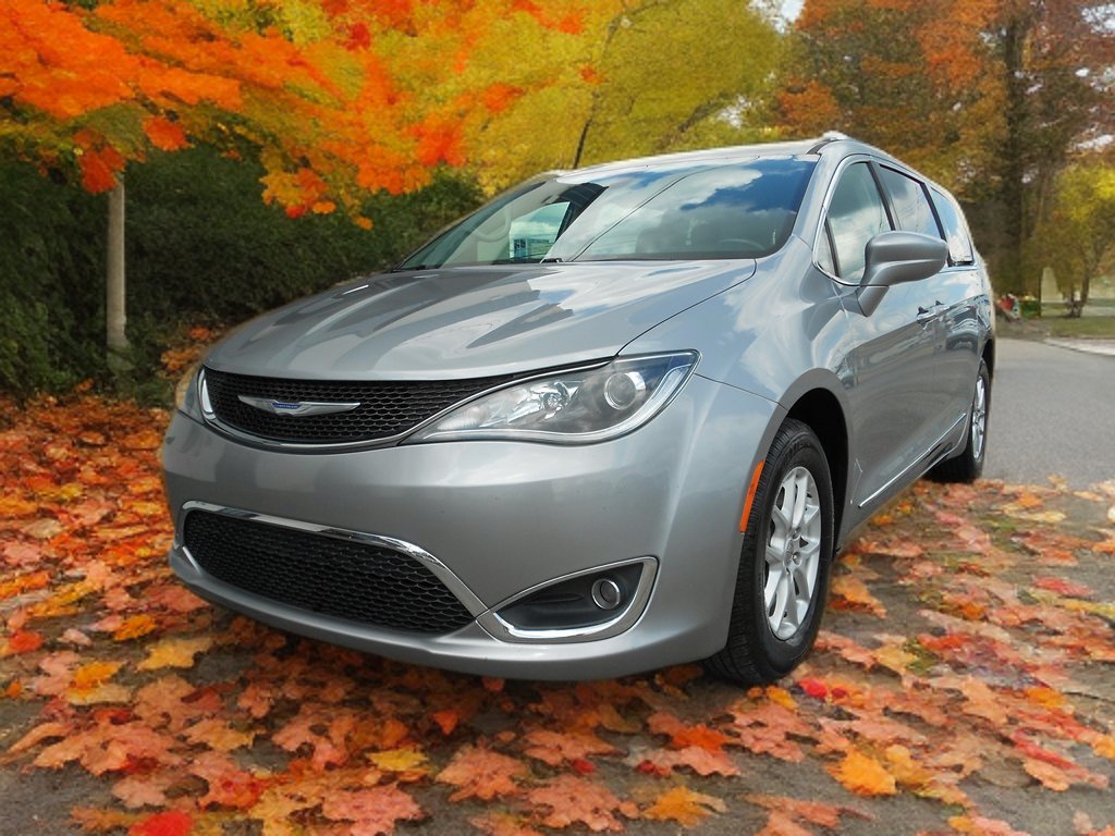 2020 Chrysler Pacifica Touring L's photo