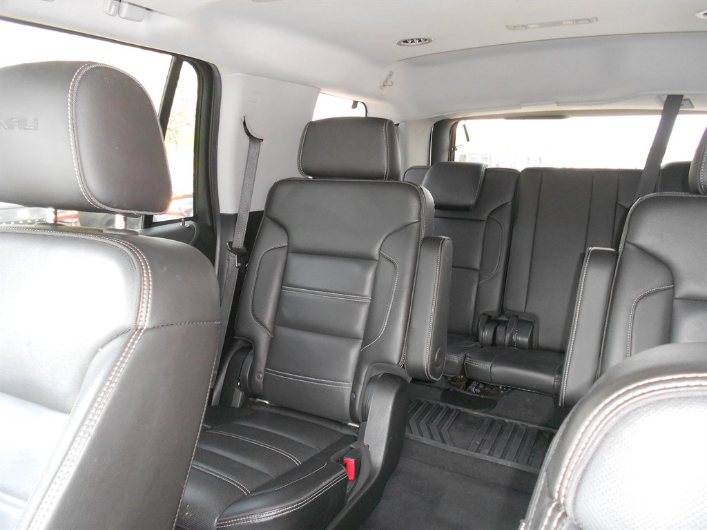 2019 GMC Yukon Denali - Photo 10