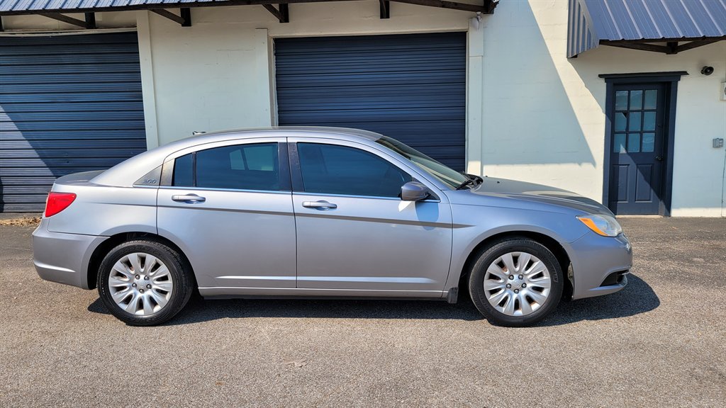 2013 Chrysler 200 LX
